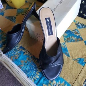 Black heeled leather slides. Etienne Aigner